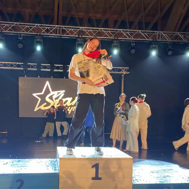 Locul 1 cu buchet de flori