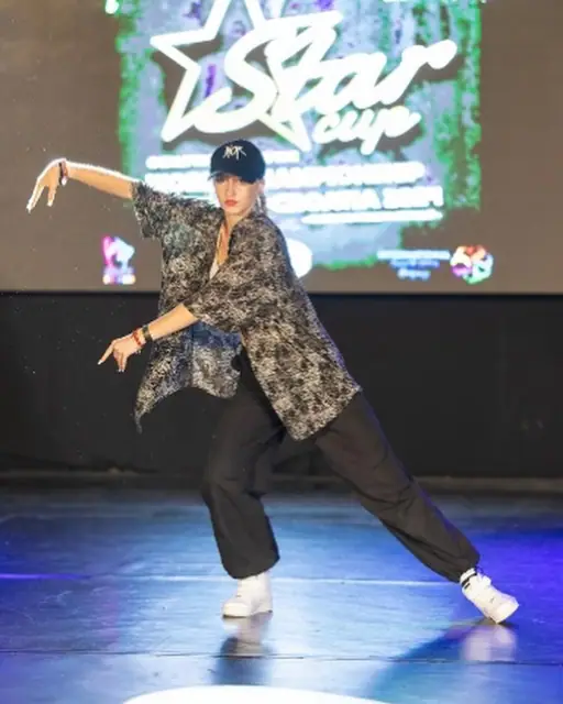 Solo de hip hop pe scenă